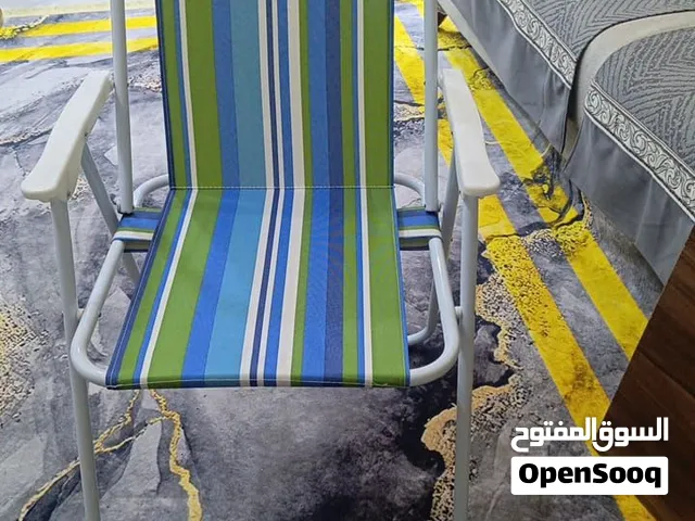 ميز طعام مع اربع كراسي