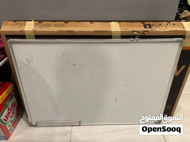 سبوره بحاله ممتازه حجمها كبير