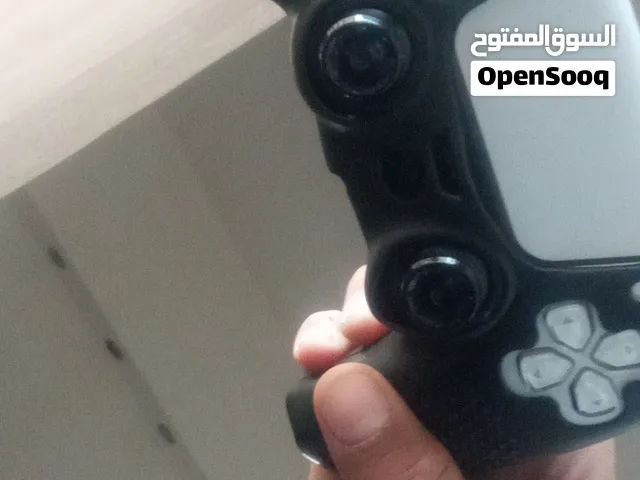 PS5 controller اصلي مئة بالمئة مستعمل 2 شاهرين وانا بحاجة إلى المصاري هاد هو سبب البيع وسعر مغري