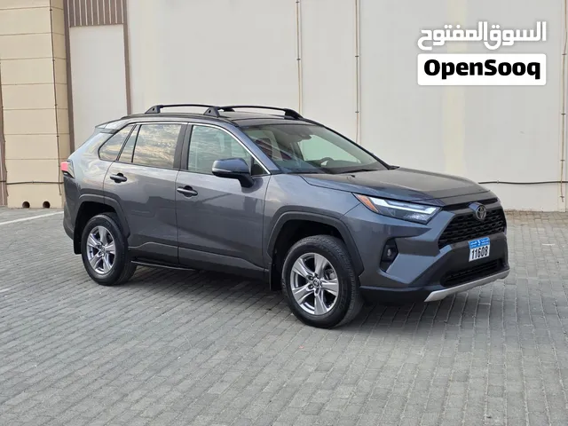 راف فور XLE حادث بسيط جدا بدون خروج ارباج السيارة قمة فالنظافة لمن يبحث عن سيارة نظيفة وحادث بسيط.