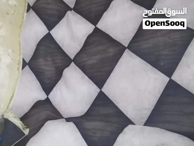 فرشات عدد 2 طول 390م.. العرض 30م ثنيهن نفس القياس  مية الف وبيه مجال