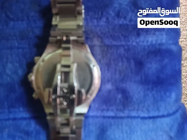 ساعة سانتا باربرا بولو SB.1.10614-2 للرجال تجمع بين الأناقة والوظائف العملية. تصميمها العصري يجعلها