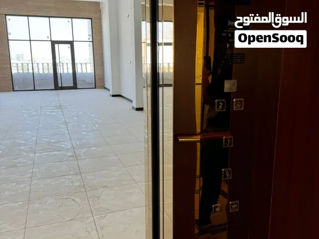 بناية للإيجار بالساعي بناء حديث