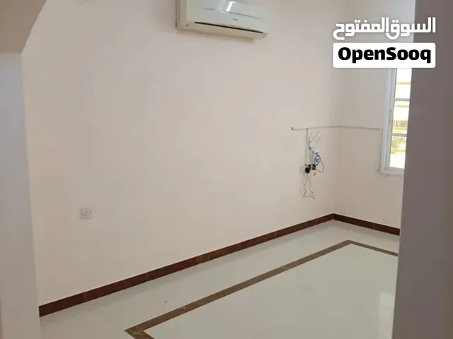شقة للايجار في مسقط المعبيلة غير مفروشة 2غرف2حمام ومجلس في مكان استراتيجي وهادء قريب من الخدمات
