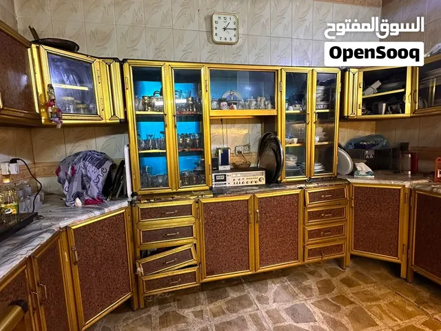 كاونتر المنيوم مع سنك مستخدم حسب وضعيته بالصورة