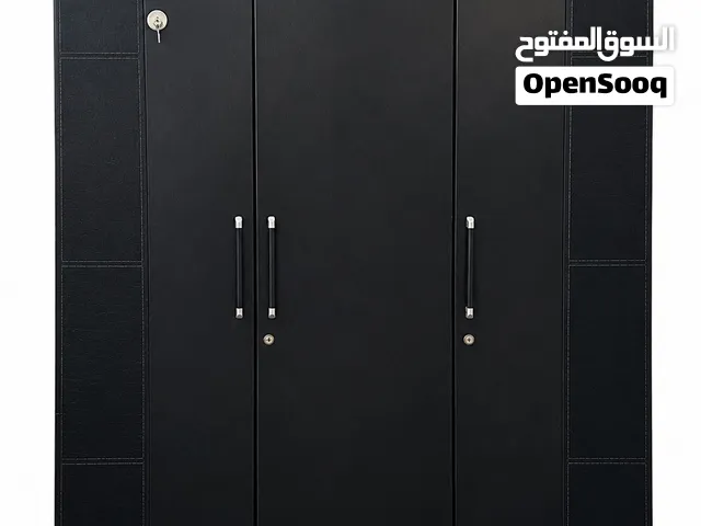 خزانة ملابس لون بني من 3 ابواب 5 رفوف 3 دروج مطلوب 550 درهم