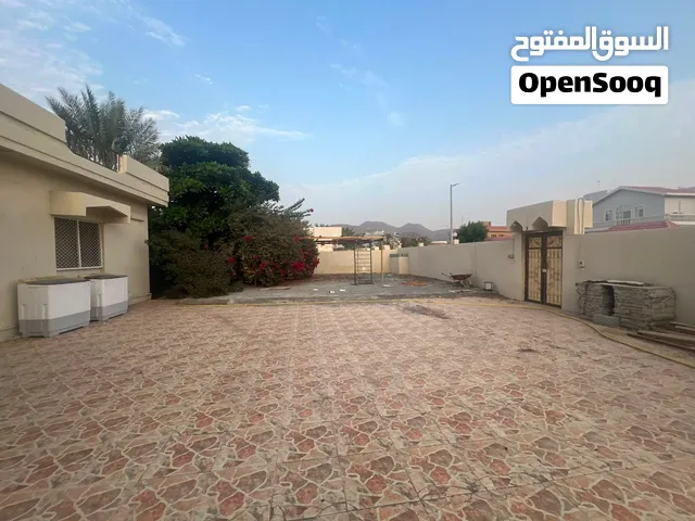 للبيع بيت في خورفكان - القادسية