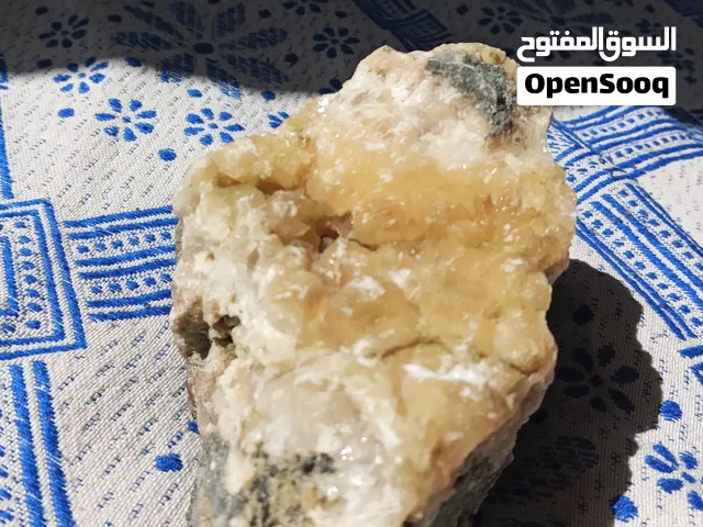 حجر جميلة ولامع