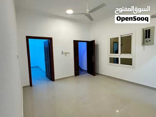 للإيجار شقه في المعبيله الرابعة قريبه جدا من اول جسر للشارع السريع وقريب من الخدمات موقع جدا ممتاز