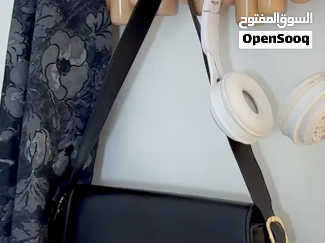 تعلاكة ملابس خشب مودرن - أثاث منزلي - مثالية للملابس، المعاطف، الشالات والحقائب