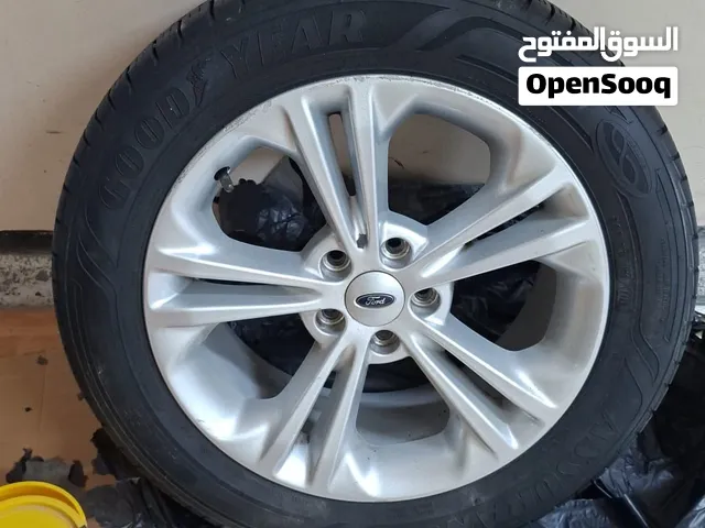 للبيع رنق فورد توروس اصلي موديل 2017 مع التاير في حالة جيدة