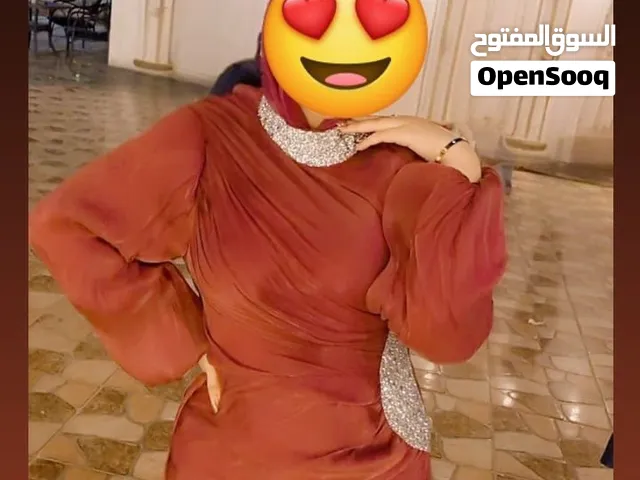 فستان سواريه للبيع يلبس لحد 80 كيلو