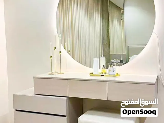 تسريحة غرفة نوم تصميم عصرية وأنيقة حجم كبير ومناسب أحدث الموديلات والتصاميم وإمكانية اختيار اللون