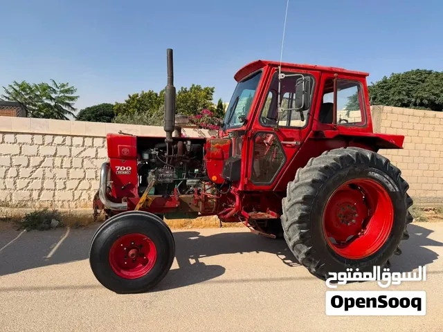 تركتر فولفو 700