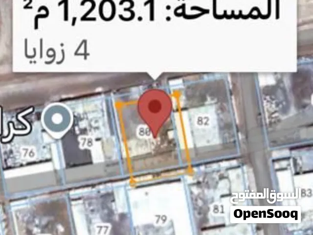 للبيع صناعيه قائمه مقسومه الى كراجين كل واحد بغرف عماله مساحتهن 1200 متر مع بعض السعر قابل لتفاوض