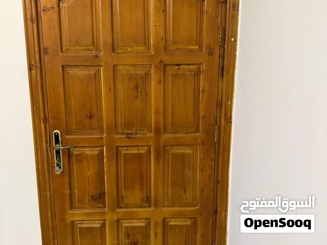 باب خشب ..