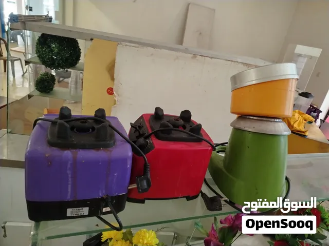 خلاطين كوكتيل شغالات و 7 جاطات ستانليس للبيع ب 25 دينار نهائي