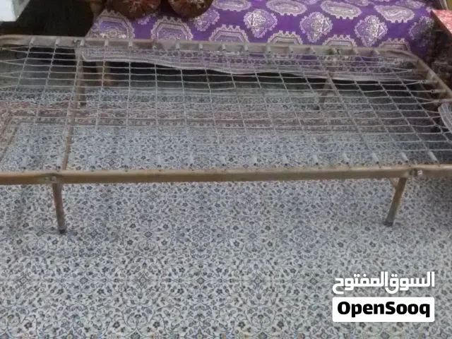 جرباية سرير حديد ام النفر ناصية تحتاج صيانة وصبغ بسعر 10 فقط لفترة محدودة
