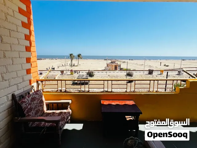 شقق للايجار من المالك مباشر اول مطل علي البحر للتواصل فون او واتس