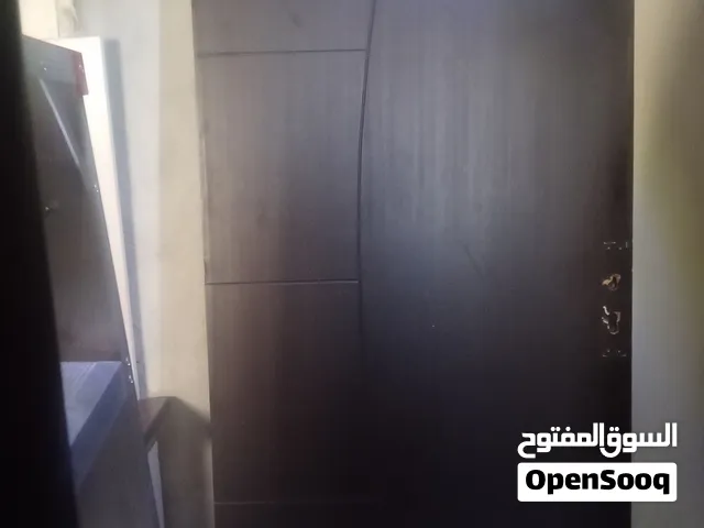 باب مستعمل للبيع - بحالة جيدة