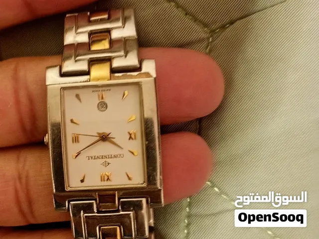 ساعة من ماركة كونتيننتال (Continental) السويسرية، وتأتي بتصميم كلاسيكي مستطيل الشكل
