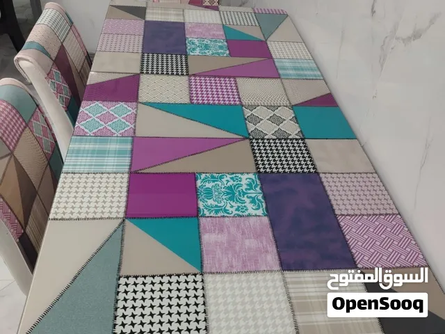 طاولة سفره للبيع مستعمله مع ست كراسي بحالية جيده بتكبر وبتصغر
