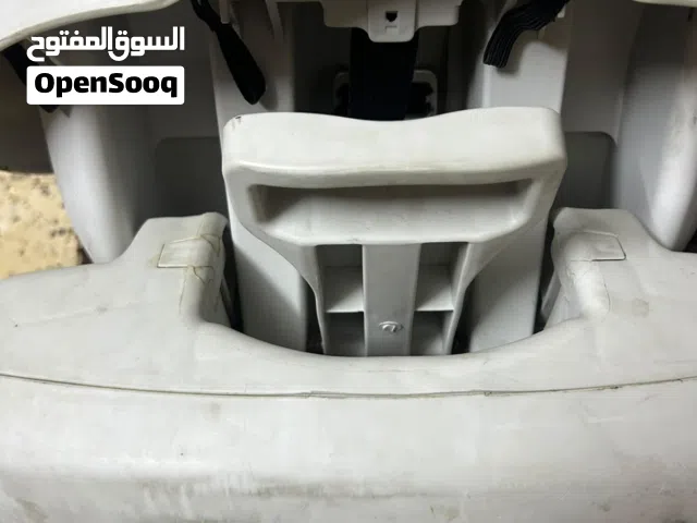 كرسي اطفال بحالة جيدة  من امريكا استعمال 3اشهر