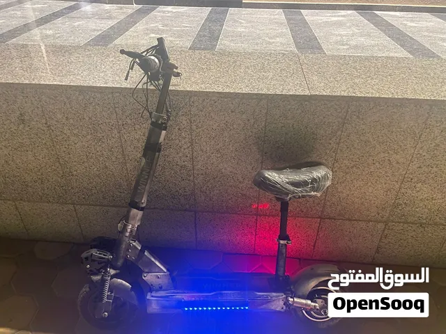 اسكوتر وينر سعره 650 درهم وقابل للتفاوض شبه جديد سرعه 70 ياخد بالشحنه 35 كيلو مبدل بطاريه اصليه