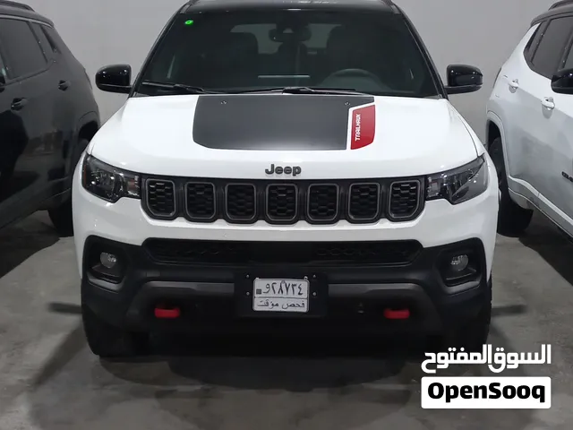 جيب  كومباس  موديل 2025 وارد امريكي  السيارة جبلية  عداد المسافة 39,455 فل الفل مواصفات  محرك 2000