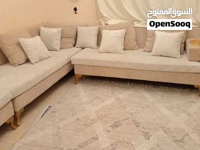 كنب نظيف جدا شبه الجديد