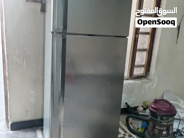 ثلاجه 22 قدم يعني متر و90 سم مستعمله أخت الجديد ماطورها محترك اجته كهرباء قويه ولطش