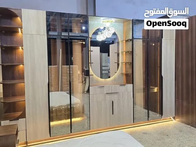 فاخر من الآخر