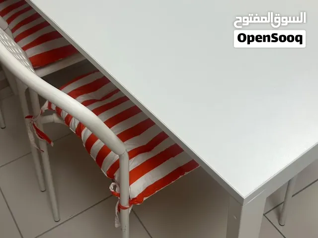 طاولة مطبخ