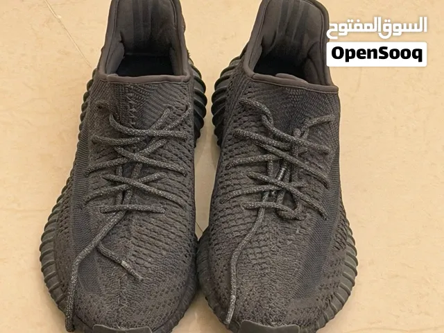 Yeezy 350 black