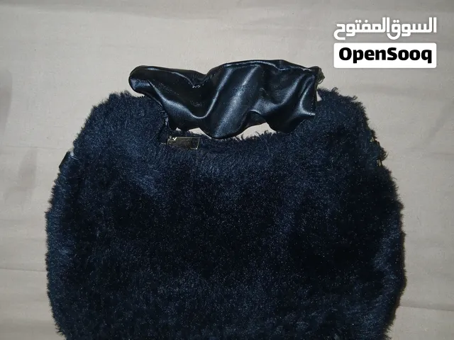 Sac à main femme noir et très élégant
