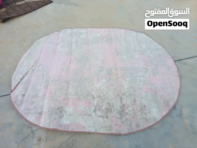 بساطات للبيع مع يعضهم