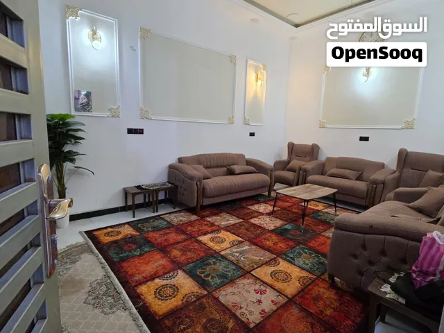 بيت طابقين طابو زراعي مساحته 200 متر وياه قطعة 200 متر وحديقة نخل برحي ونبق 3 حمامات 6 غرفة نوم