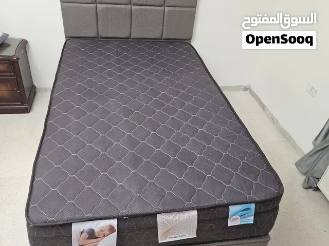 تخت مفرد ونص بوكس هايدروليك+ فرشة مفرد ونص نوع جالاكسي جديد لم يستخدم بعد سبب البيع بداعي السفر