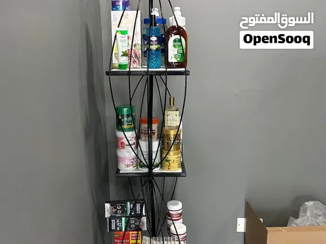 حلاق سعره رخيص وموقعه يمشيه للبيع مع اغراضه جديده لم تستخدم وللجادين الي بيخلص بسرعه له سعر خاص
