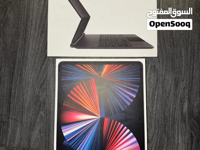 iPad Pro M1 12.9” 256GB + Magic Keyboard  حالة ممتازه