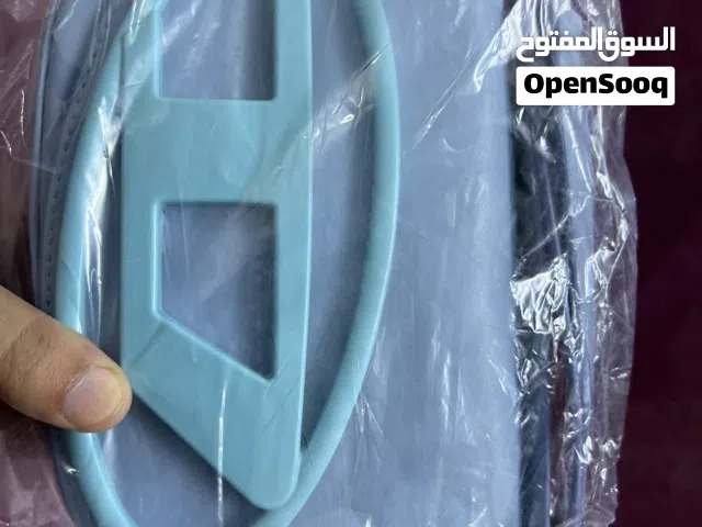 جنط نسائية صغيرة