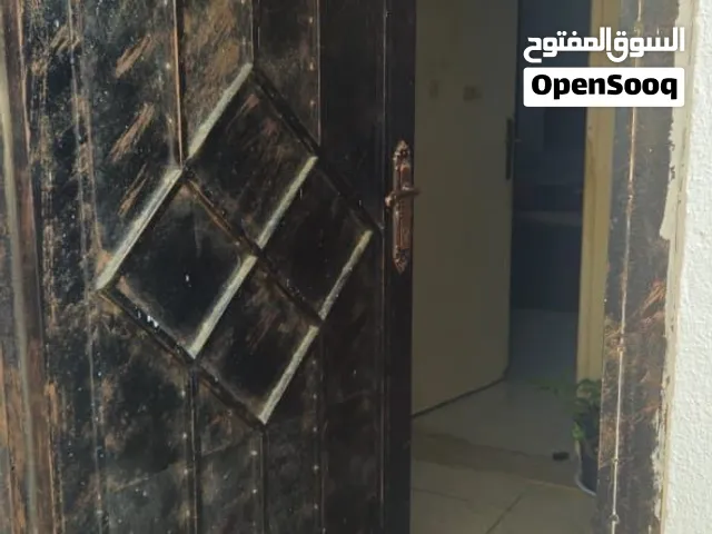 منزل مكون من غرفتين وصاله وحمام ومطبخ