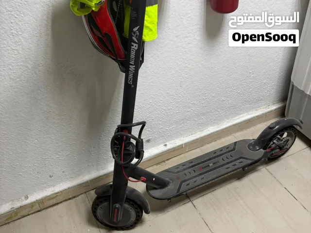 اسكوتر شبه جديد حرفيا استعمال 3 اسابيع بس سبب البيع نقل مكان العمل ف لا حاجه للاستخدام مره اخري
