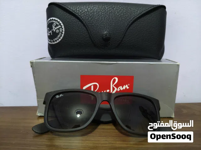 نظارة شمس Ray-Ban Justin RB4165 854/7Z أصلية 100% بحالة كسر زيرو، استخدام خفيف جدًا وحالتها ممتازة.