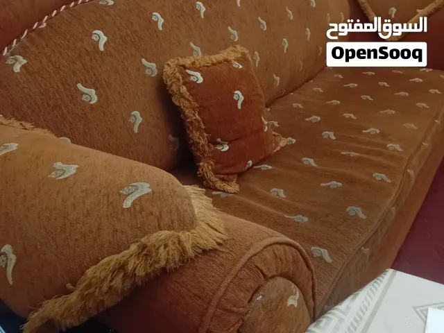 صالون للبيع