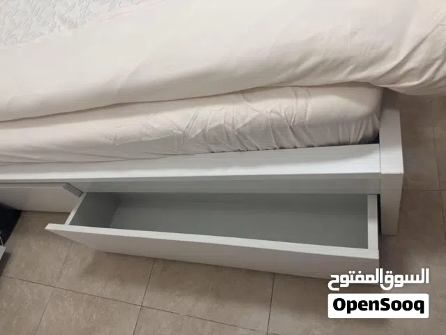 سرير IKEA super king مع اربعة جوارير والفرشة
