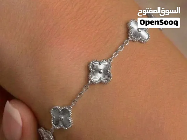 اساور فان كليف بكولتي عالي جدا بسعر خرافي و القميه غير محدوده اطلبه الآن اصبح متوفر لدينا