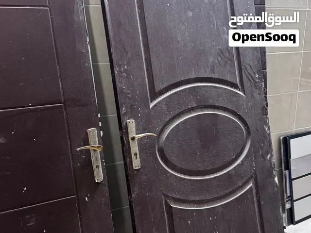 باب شقه نظيف