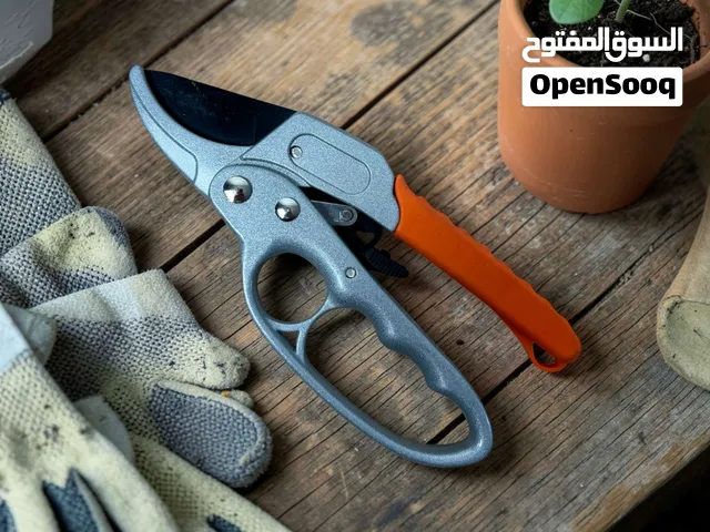 مقص تقليم الحدائق و الأشجار المثالي لحديقتك