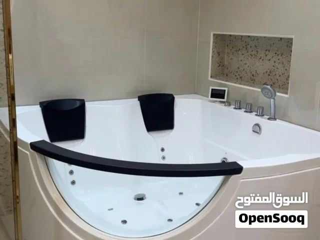 جاكوزي زاوي فاخر بحالة ممتازة للبيع